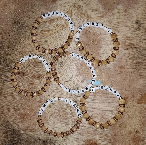 Taylor Swift Evermore Fearless Handmade Holiday Tin w/ 6 Friendship Bracelets - Picture 8 of 15